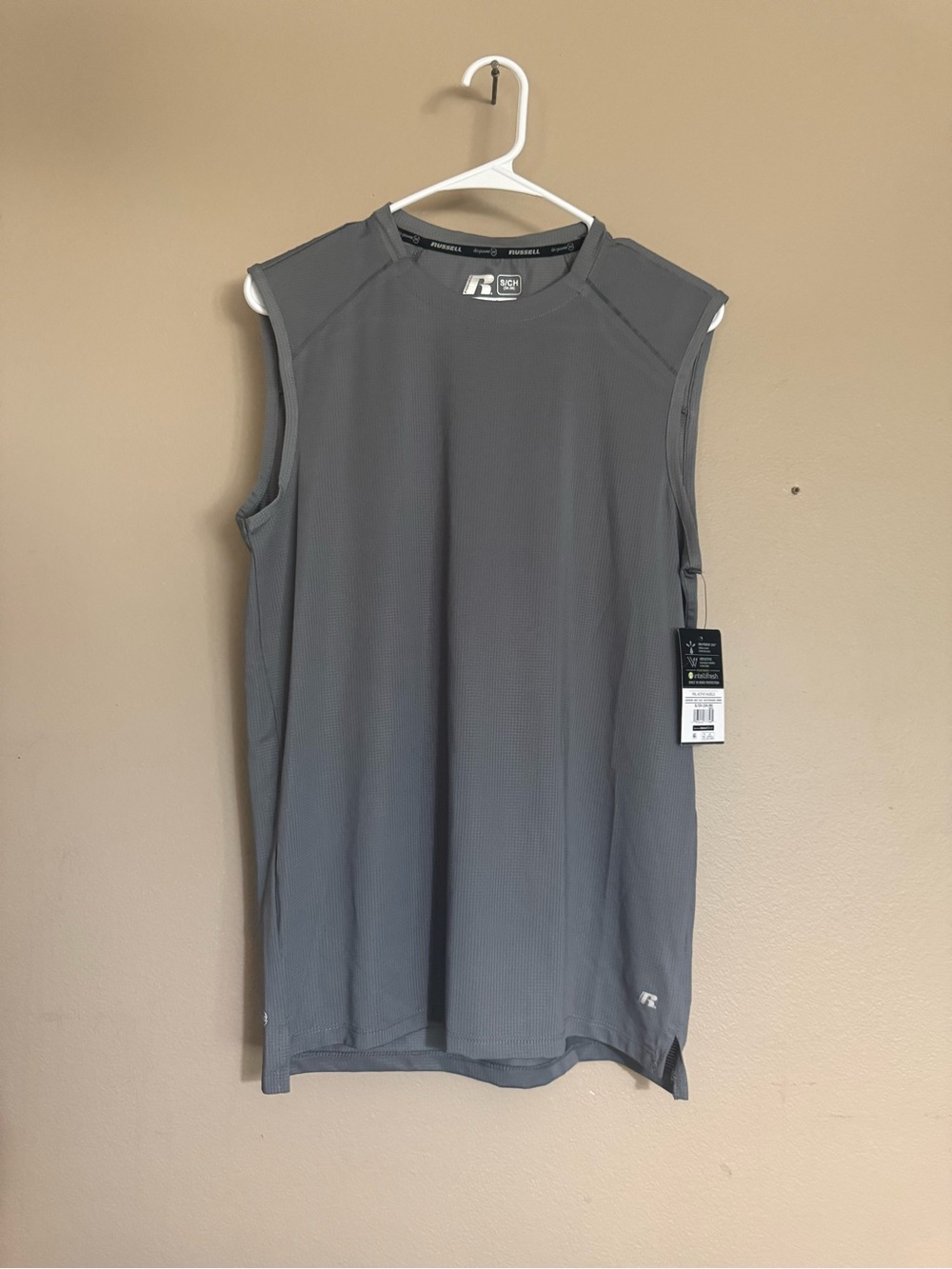 Russell sleeveless athletic performance light weight grid fabric shirt. New.